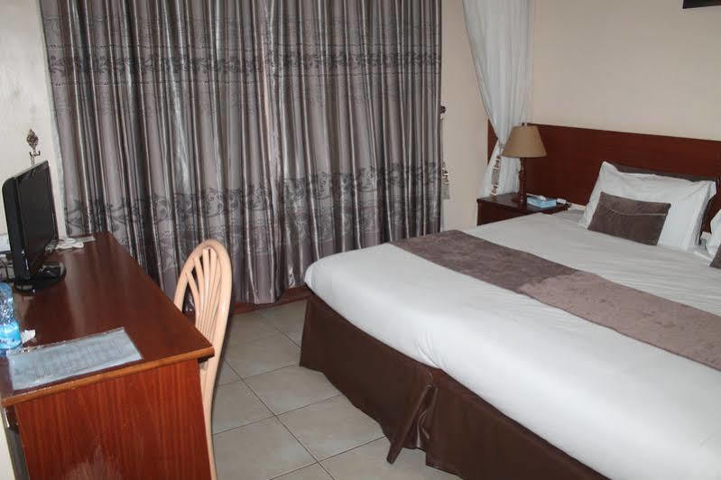 קיסומו Victoria Comfort Inn מראה חיצוני תמונה