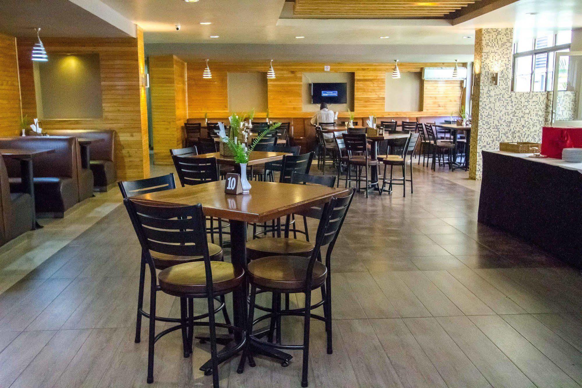 קיסומו Victoria Comfort Inn מראה חיצוני תמונה