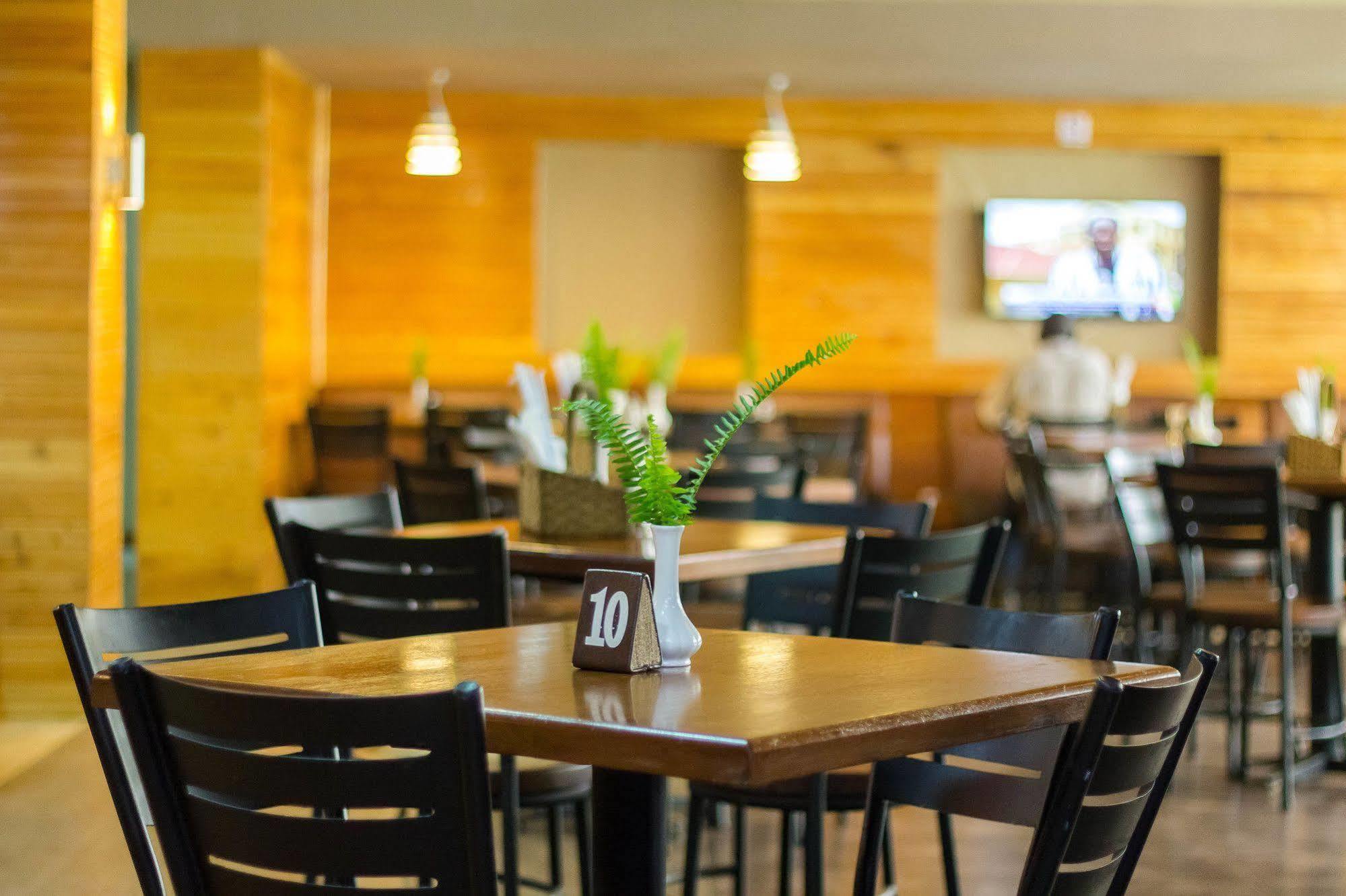 קיסומו Victoria Comfort Inn מראה חיצוני תמונה