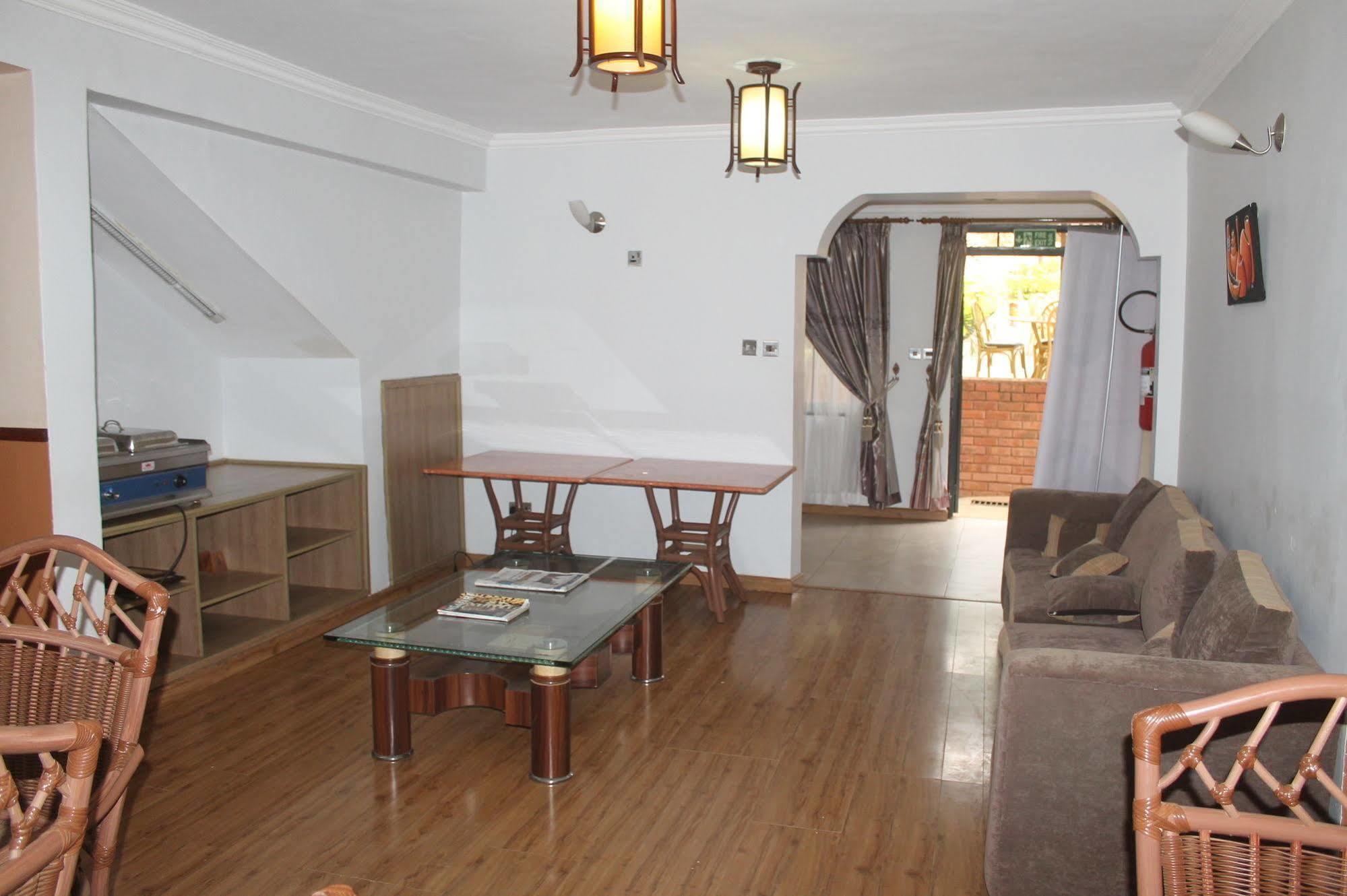 קיסומו Victoria Comfort Inn מראה חיצוני תמונה