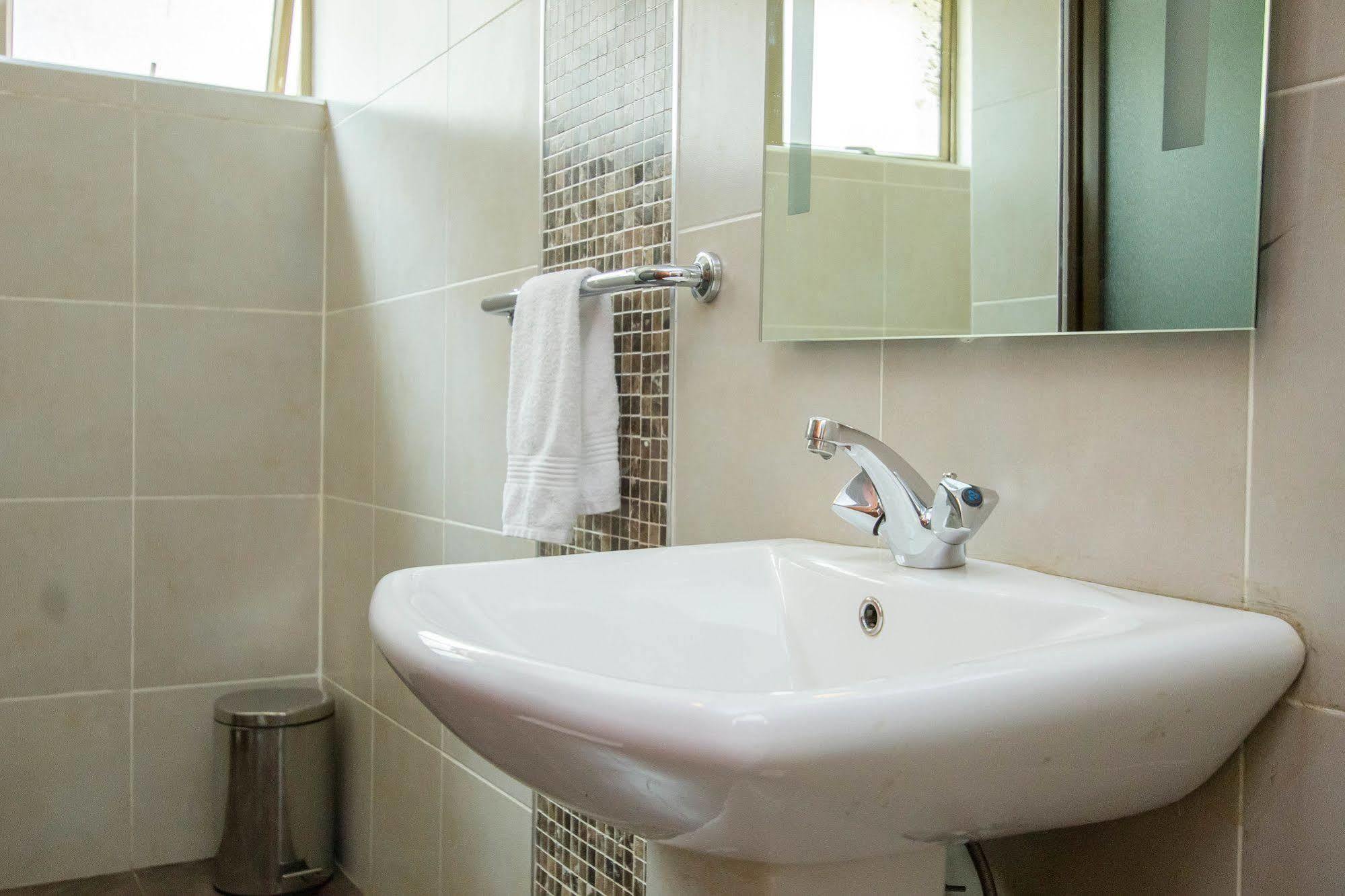 קיסומו Victoria Comfort Inn מראה חיצוני תמונה