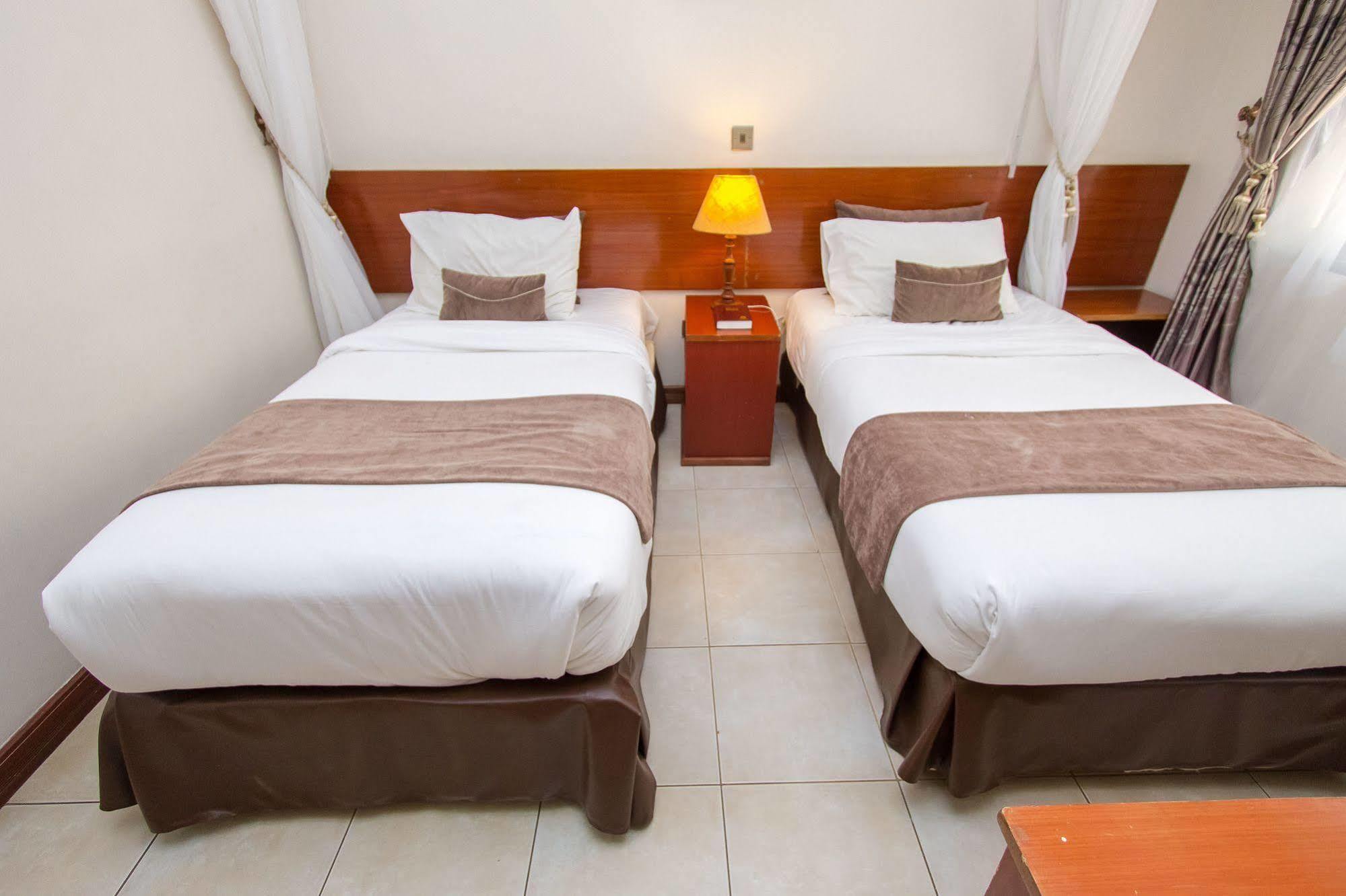 קיסומו Victoria Comfort Inn מראה חיצוני תמונה