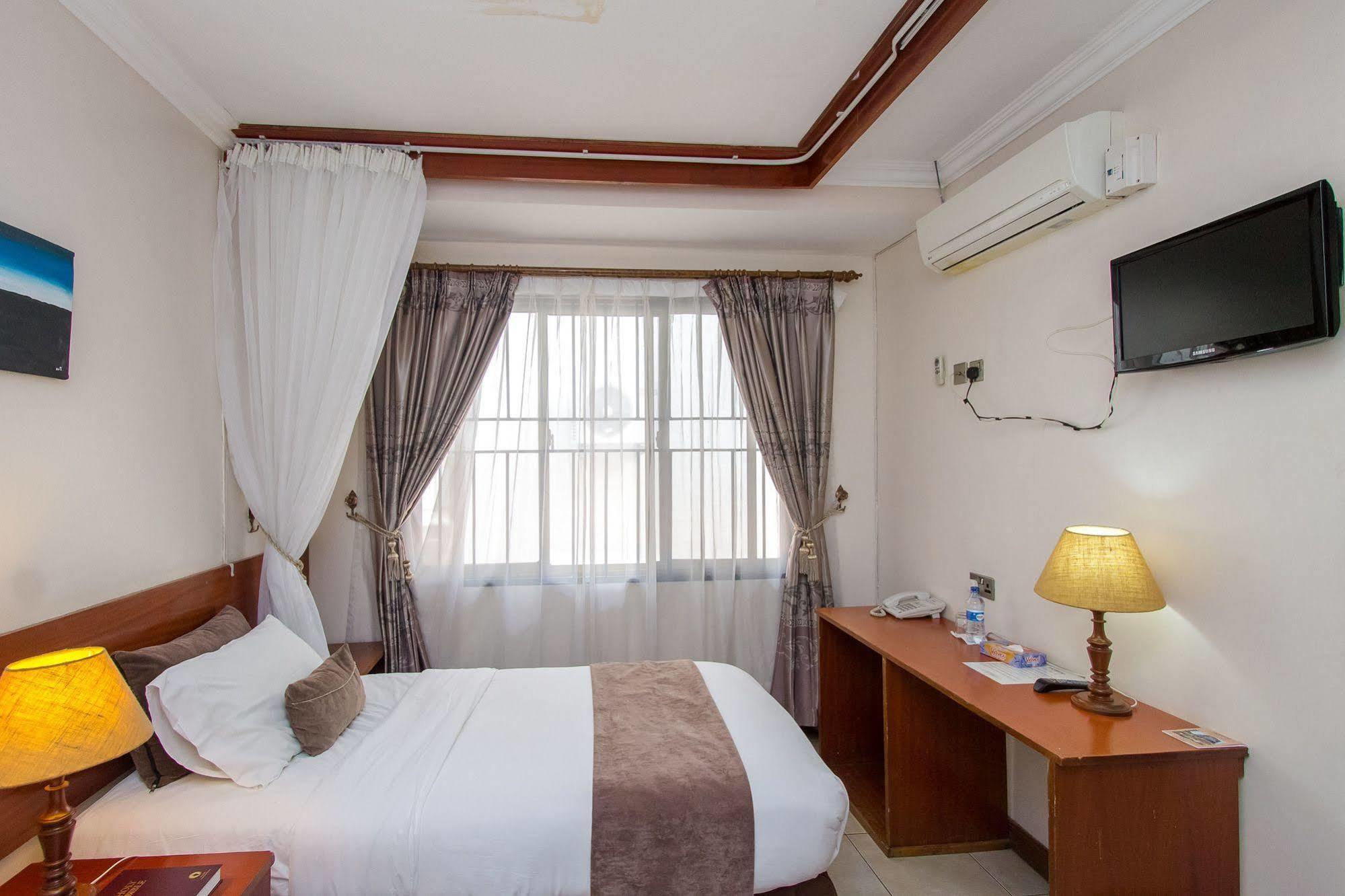קיסומו Victoria Comfort Inn מראה חיצוני תמונה