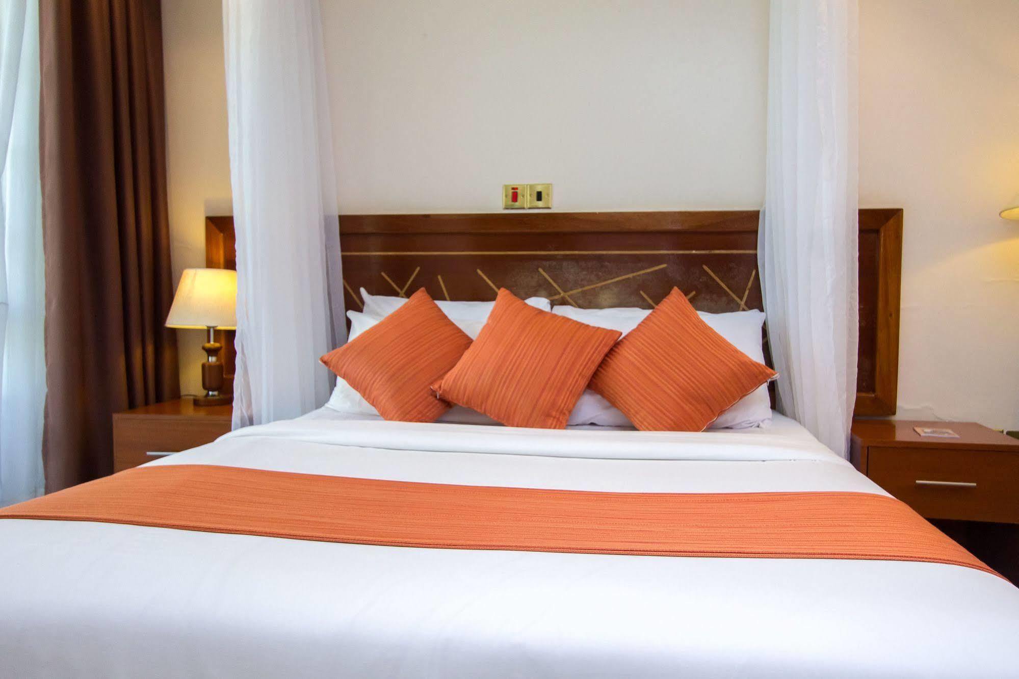 קיסומו Victoria Comfort Inn מראה חיצוני תמונה